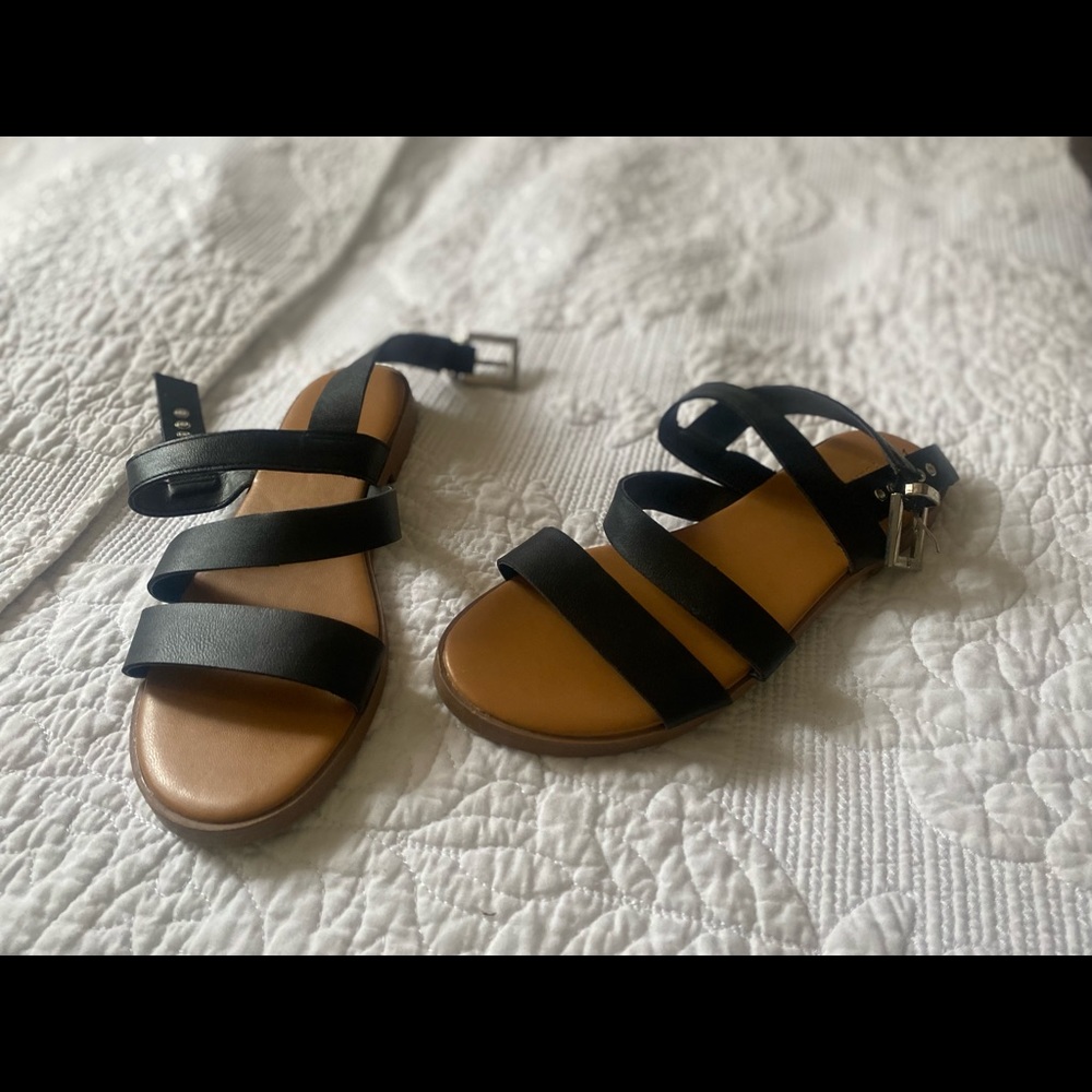 Cute sandals for the summer! Size 5.5 . Only worn once!